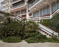 Khách sạn Al Bustan  & Spa (Beit Mery, Lebanon)