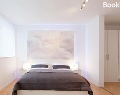 Koko talo/asunto Exclusive 2-room Apartment (Nürnberg, Saksa)