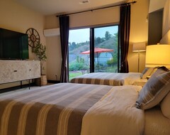 Cijela kuća/apartman Hidden Valley Luxury Master Suite (La Habra, Sjedinjene Američke Države)