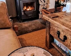 Cijela kuća/apartman Brynglas Cottage With Hot Tub, Anglesey. (Holyhead, Ujedinjeno Kraljevstvo)