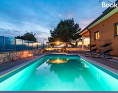 Toàn bộ căn nhà/căn hộ Villa Veronica With Great Sea View & Private Pool - Calm & Relax Holidays In Istria (Vodnjan, Croatia)