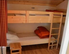 Cijela kuća/apartman Flower Le Château Campsite - 3-room Comfort Chalet For 4 People With Air Conditioning (Hauterives, Francuska)