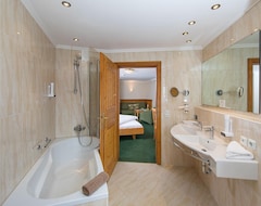 Khách sạn Double Room, Shower Or Bath, Wc, Economy - Zum Hirschen, Hotel (Zell am See, Áo)