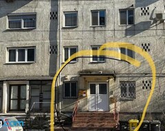 Koko talo/asunto Cozy Apartment With Balcony (Timisoara, Romania)