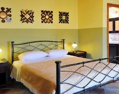 Koko talo/asunto Two Floor, Private Villa With 360⁰ View- 5 Min From The Beach! (Antipata, Kreikka)