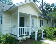 Cijela kuća/apartman Azalea Cottage 8 Mi. To Okefenokee Swamp And Walk To Train Watching Platform (Folkston, Sjedinjene Američke Države)