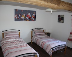 Toàn bộ căn nhà/căn hộ Newly Renovated 3 Bedroom Stone Cottage With Heated Pool And Wifi (sleeps 6). (Saint-Aignan, Pháp)