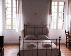 Bed & Breakfast La Cure du maine Charles (Birac, Francuska)