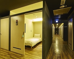 Hostel Single inn- KAOHSIUNG LINSEN (Kaohsiung City, Taiwan)