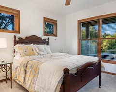 Hele huset/lejligheden Preston Estate | Mountain-view House In Preston With Heated Pool & Fireplaces (Snoqualmie, USA)