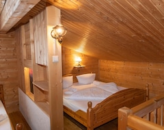 Khách sạn Almdorf Tirol Resort (Wildschönau, Áo)