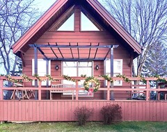 Entire House / Apartment Christmas Loft By The Lake - Tis The Season! (Cascade, USA)