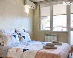 Koko talo/asunto Entire Apartment For 4 Guests (Sofia, Bulgaria)