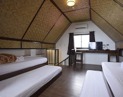 Hotel Nalu Surf Camp (Baler, Filipinas)