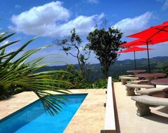 Toàn bộ căn nhà/căn hộ Hacienda Florentina With Puerto Rico Best Views (Barranquitas, Puerto Rico)
