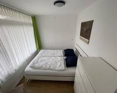 Koko talo/asunto 6 People Apartment, 3 Sep. Bedroom, 300 M From Beach, Constantly Modernized And Clean (Westkapelle, Hollanti)
