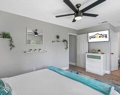 Cijela kuća/apartman Stunning Heated Pool House Close To Tampa! (Seffner, Sjedinjene Američke Države)