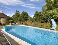 Toàn bộ căn nhà/căn hộ Bungalow With Heated Outdoor Swimming Pool (Tadworth, Vương quốc Anh)