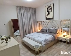 Cijela kuća/apartman Luxury Two Bedroom Shq@ Fkhm@ Grftyn (Ajman, Ujedinjeni Arapski Emirati)