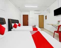 Khách sạn Oyo 90873 Travellers Inn (Kota Bharu, Malaysia)