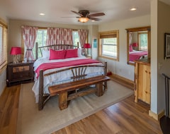 Hele huset/lejligheden Beautiful Water Front Cabin Sleeps Four. Just 30 Minutes From Missoula Airport. (Alberton, USA)
