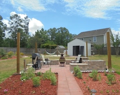 Entire House / Apartment 4 Bdrms 3 Fulls Ba, Indoor Sauna, Large Hottub, Large Spacious Home And More! (Goose Creek, USA)