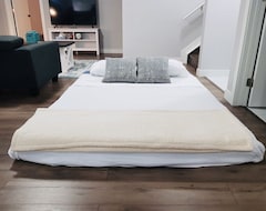 Casa/apartamento entero Bright & Spacious 2 Bed/2 Bath - Brand New Suite With Separate Private Entrance! Sleeps 4 (Edmonton, Canadá)