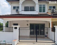 Koko talo/asunto Air-home M1 Simpang, 10pax, 2 Parking Netflix (Taiping, Malesia)