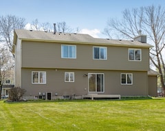 Toàn bộ căn nhà/căn hộ Stunning, Spacious 4 Br, 3 Bth, 3 Stall Garage Home (Maple Grove, Hoa Kỳ)