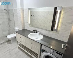 Casa/apartamento entero 1 Mai - Luxury Park Apartments - Self Check-in - Private Parking - 2 (Craiova, Rumanía)