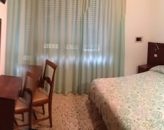 Khách sạn Hotel Dora (Lévanto, Ý)