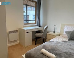 Hele huset/lejligheden Coventry City Centre 2 Bed 2 Bath Apartment With Free Secured Parking, Balcony, Ps4 - Reverie Stays (Coventry, Storbritannien)