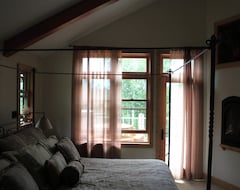 Cijela kuća/apartman Secluded Hillside Home With Views Of Whiteface (Keene, Sjedinjene Američke Države)