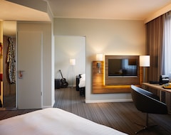 Hotel Moxy Milan Linate Airport (Segrate, Italy)