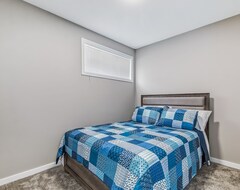 Koko talo/asunto Luxurious 2 Bedroom Basement Apartment In A Serene Edmonton Neighborhood (Edmonton, Kanada)