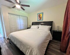 Cijela kuća/apartman Hamilton House - Tropical Oasis/pool/tiki/sleeps 20 (Cutler Bay, Sjedinjene Američke Države)