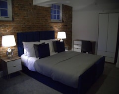 Entire House / Apartment One Bedroom Apt - Old Embassy (Kingston-upon-Hull, United Kingdom)