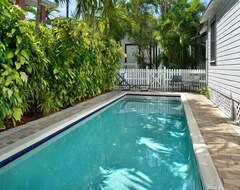 Toàn bộ căn nhà/căn hộ Seaport Sanctuary Come And Enjoy This Romantic & Lovely Couples Hideaway! (Key West, Hoa Kỳ)