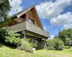 Toàn bộ căn nhà/căn hộ Contemporary Chalet In The Mountains, On A Farm Bio (Égliseneuve-d'Entraigues, Pháp)
