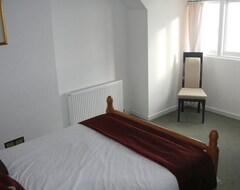 The Bay Hotel Suites (Lyme Regis, Birleşik Krallık)