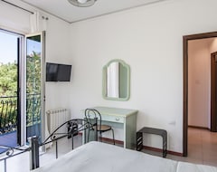 Hotelli Villa Ortensia (Aci Castello, Italia)