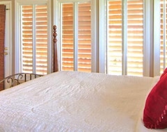 Hotel Neptune Villas (Providenciales, Turks and Caicos Islands)