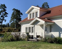 Toàn bộ căn nhà/căn hộ Horse Farm With Lake View (Mölnbo, Thụy Điển)