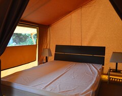 Khu cắm trại Camping Le Petit Lion - Tente Safari (Vendoire, Pháp)