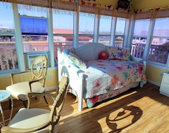 Casa/apartamento entero Steps To The Beach With Gulf View, Sleeps 10, Pool, Pet Friendly, Relaxing Porch (St. George Island, EE. UU.)