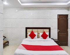 Hotelli Oyo 71043 Hotel Kingsman (Rudrapur, Intia)
