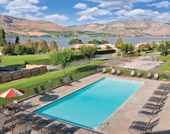 Hotel You Have To See It To Believe It ! (Chelan, USA)