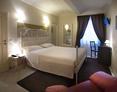 Khách sạn Hotel Il Campanile (Cherasco, Ý)