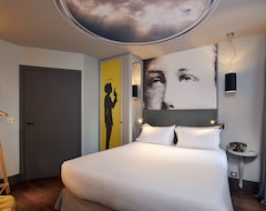 Khách sạn Hotel Les Plumes (Paris, Pháp)