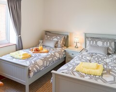 Tüm Ev/Apart Daire 2 Bedroom Accommodation In Peel (Peel, Birleşik Krallık)